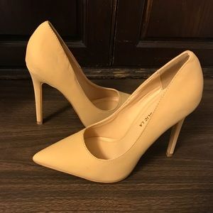 *NEW* Nude Pointed Heels